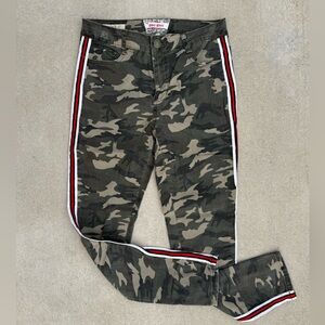 Hot Kiss Camouflage Skinny Jeans (Size 11)
